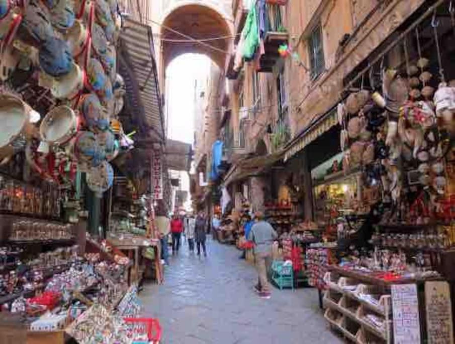 شقة Casa Via Toledo. Centralissima E Vicina Al Porto نابولي المظهر الخارجي الصورة